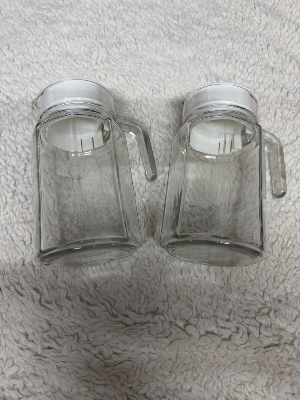 Set of 2 Clear Glass water pitchers spout 3 cups capacity with White Lids